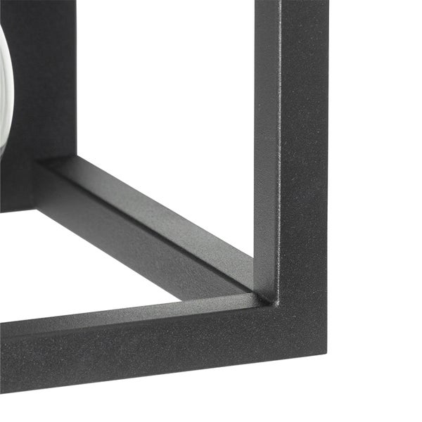 Detailaufnahme einer schwarzen, würfelförmigen Leuchte aus Metall