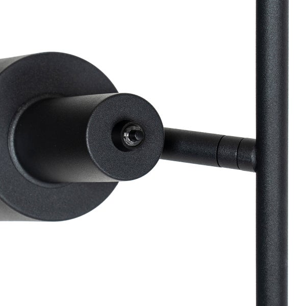 Detailaufnahme einer schwarzen Wandleuchte.