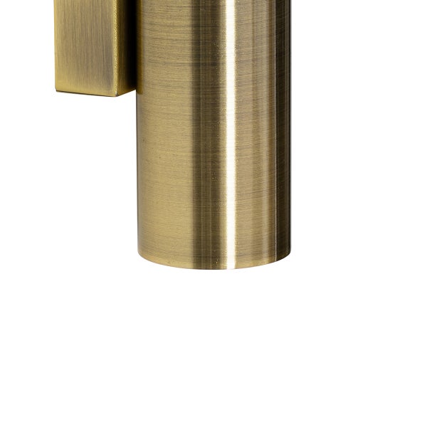 Detailaufnahme einer Wandleuchte aus Metall