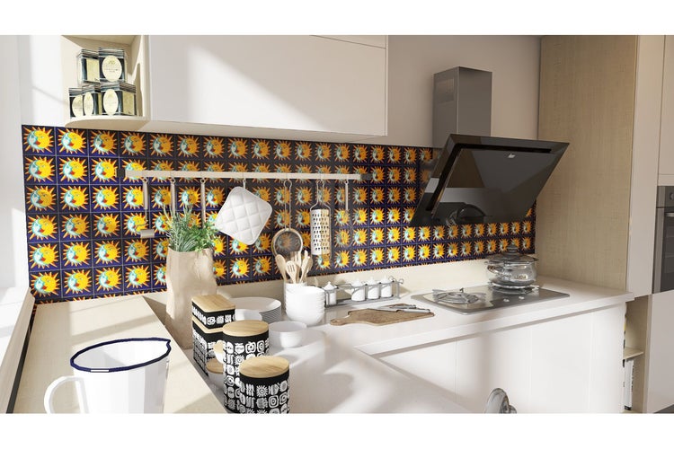 Vier dekorative Fliesen mit Sonne und Mond Motiv