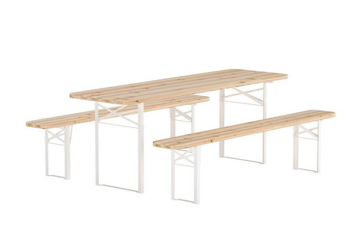 Bierzeltgarnitur mit Holztisch und zwei Holzbänken auf weißem Hintergrund