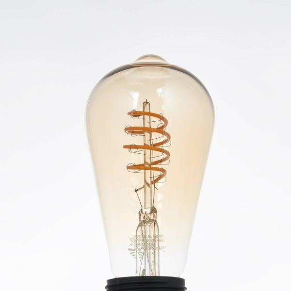 LED-Filament-Leuchtmittel in Tropfenform mit goldfarbenem Glas und spiralförmigem Glühdraht.