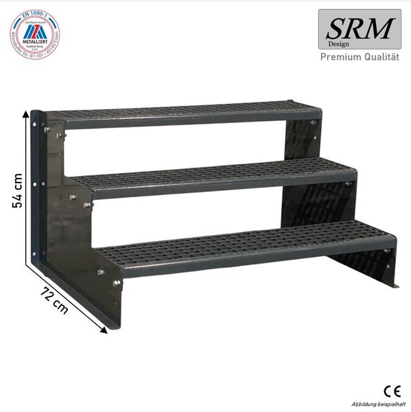 Dreistufige Stahltreppe mit Gitterroststufen, Höhe 54 Zentimeter, Tiefe 72 Zentimeter, SRM Design Logo.
