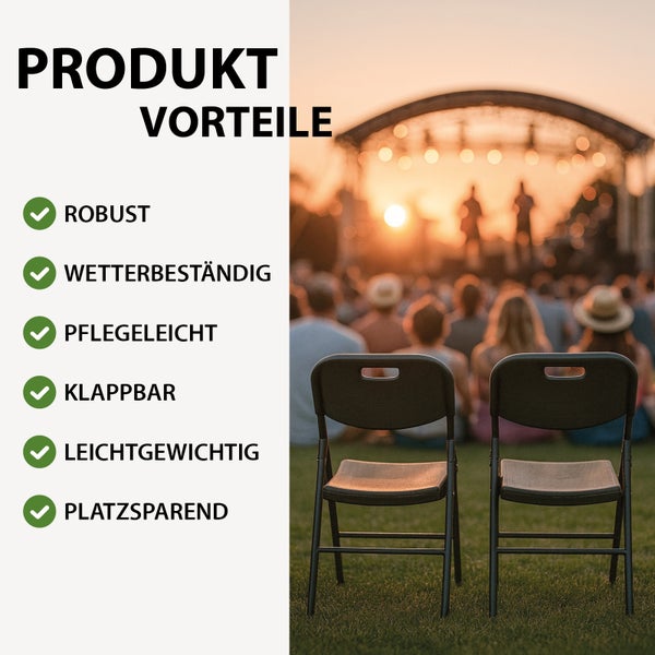 Zwei Klappstühle vor einer Menschenmenge bei einer Veranstaltung im Freien; Produktvorteile hervorgehoben