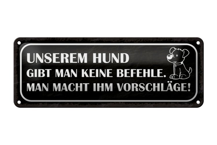 Blechschild Spruch 27x10cm unserem Hund gibt keine Befehle schwarzes Schild