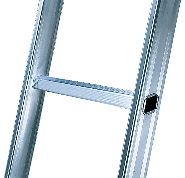 Detail einer Aluminiumleiter mit Sprosse und Stufen