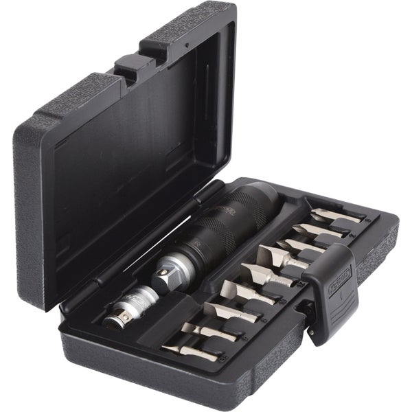 Schlagschrauber-Satz mit verschiedenen Bits und Adaptern in schwarzem Koffer