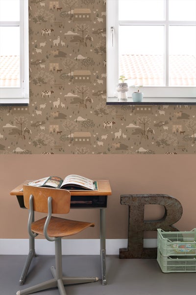 Dekorative Tapete mit Bauernhofmotiven im Kinderzimmer