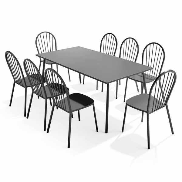 Gartenmöbel-Set bestehend aus einem rechteckigen Metalltisch und acht Stühlen mit Stäben in der Rückenlehne.