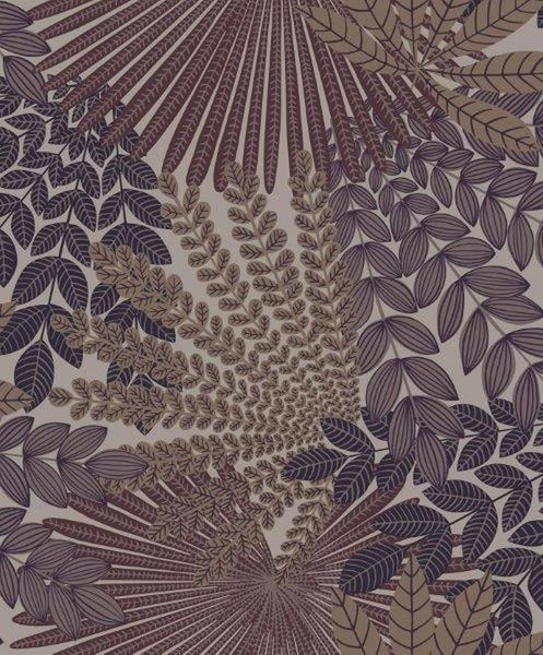 Wohnzimmer mit gemusterter Tapete, Sofa, Sessel und Dekorationsgegenständen für eine gemütliche Atmosphäre