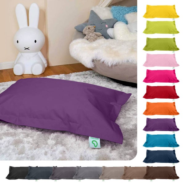 Kissen in verschiedenen Farben, daneben eine Kaninchenlampe und ein mit Kissen gefüllter Sessel