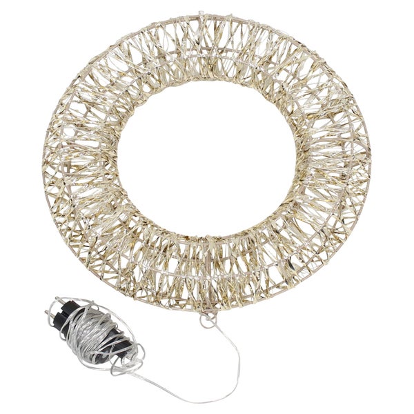 Dekorativer LED Kranz mit geflochtenem Metallgeflecht und Stromkabel