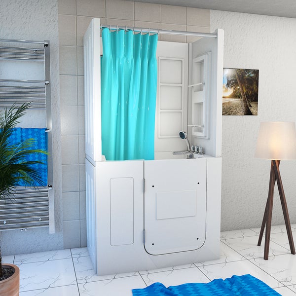 Moderne weiße Sitzbadewanne mit Tür, integrierter Brause und blauem Duschvorhang in einem hellen Badezimmer mit Fliesenboden.