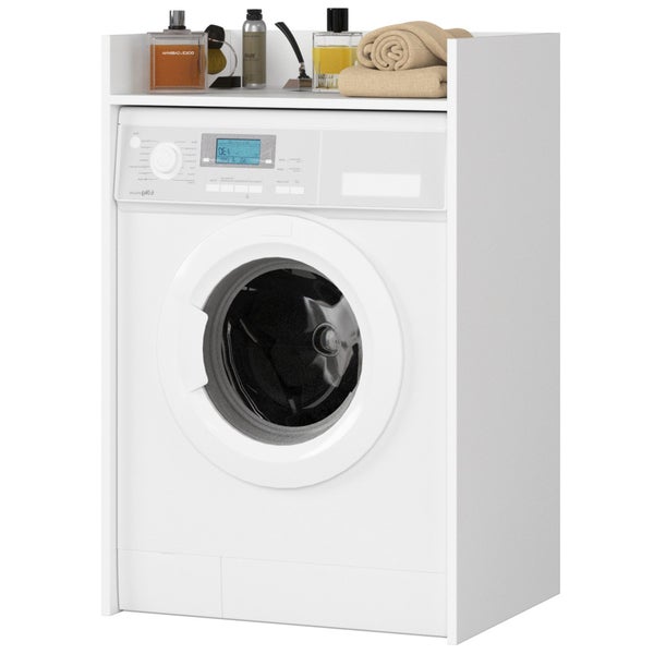 Weiße Waschmaschine mit Ablage und Pflegeprodukten
