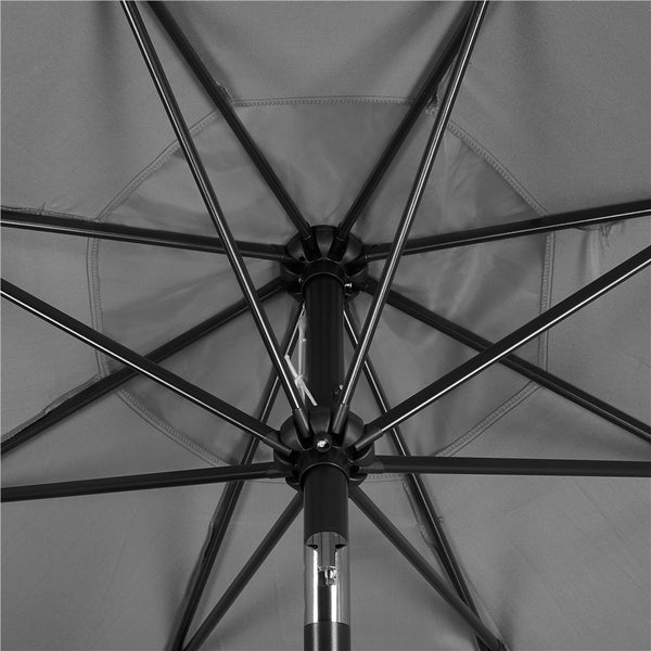 Unteransicht eines geöffneten Sonnenschirms mit Streben und Mast