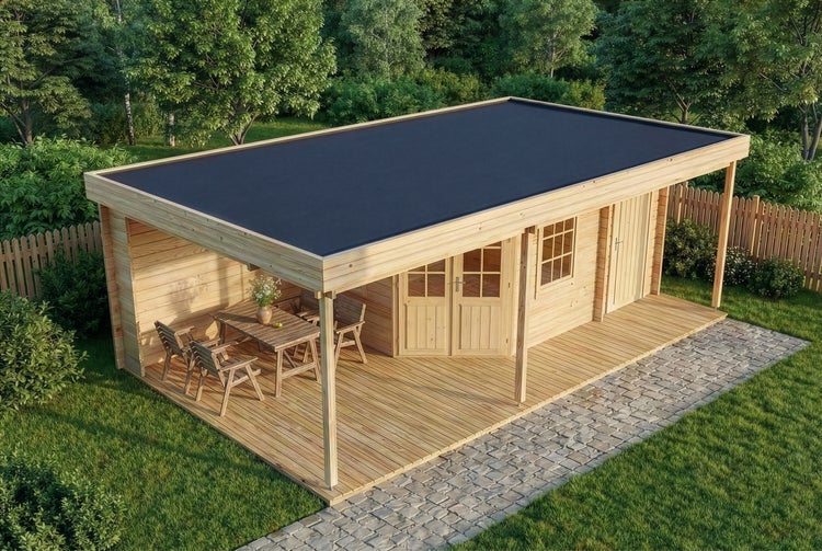 Großes Gartenhaus aus Holz mit Flachdach und überdachter Terrasse inklusive Holzmöbeln auf einer Rasenfläche mit Kopfsteinpflasterweg.