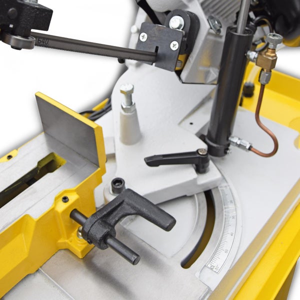 Detailsäansicht einer Metallbandsäge