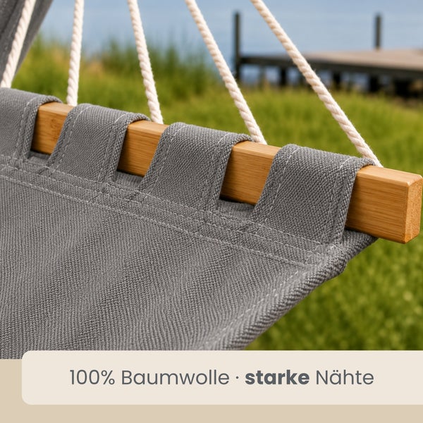 Detailansicht eines Hängesessels aus 100 Prozent Baumwolle mit starken Nähten an einem Holzstab.