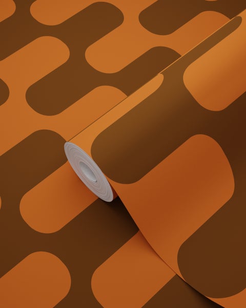 Vliestapete mit geometrischem Retro-Muster aus abgerundeten Formen in Orange und Braun.