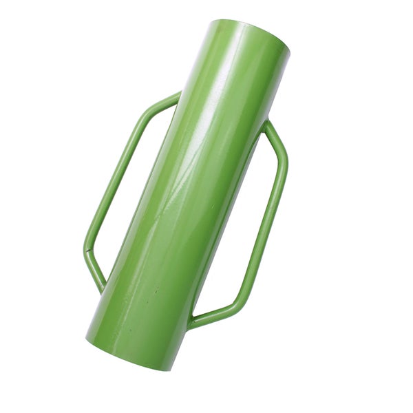 Pfosteneinschläger aus Metall mit Griffen