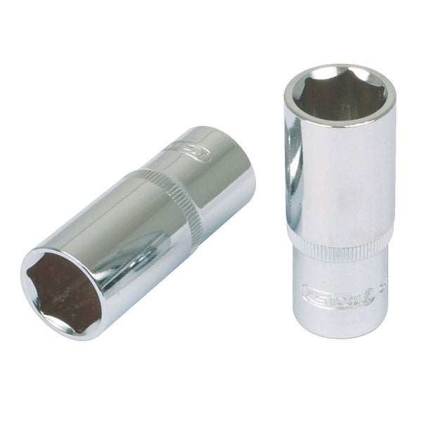 Zwei Steckschlüsseleinsätze aus Metall