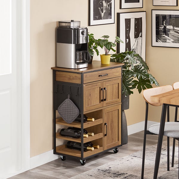 Servierwagen mit Schublade, Schranktüren und Weinflaschenregal in einem Esszimmer