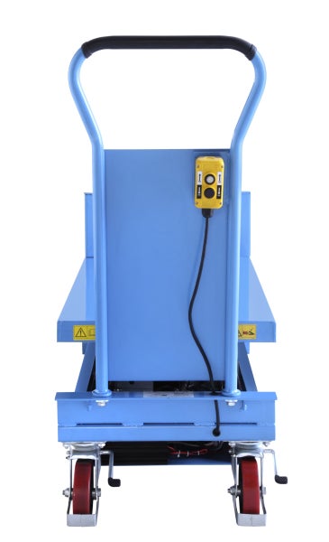 Blauer elektrischer Scherenhubwagen mit schwarzem Schiebebügel und gelber Steuereinheit.
