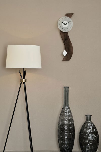 Dekorative silberfarbene Blumenvase mit Muster