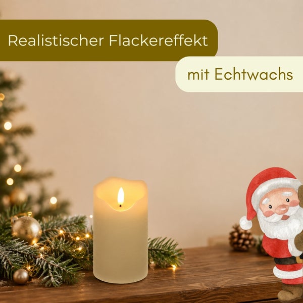 LED-Echtwachskerze mit flackerndem Lichteffekt in einer weihnachtlichen Dekoration mit Tannenzweigen und Baumschmuck auf einer Holzoberfläche.