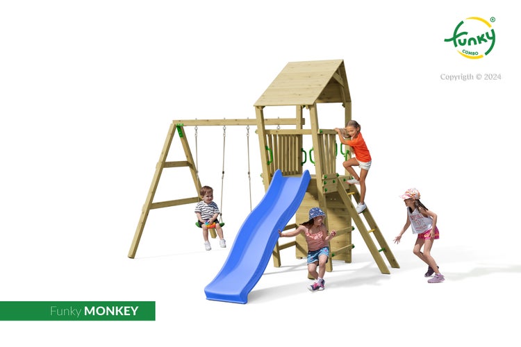 Kinder spielen auf einem hölzernen Funky Combo Spielturm mit Rutsche, Schaukel und Kletterleiter. Funky Combo Logo.