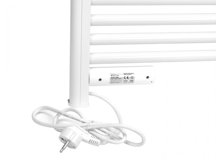 Detailansicht eines elektrischen Handtuchwärmers mit Stecker