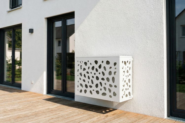 Wandmontierter Klimaanlagenverkleidung mit dekorativem Lochmuster