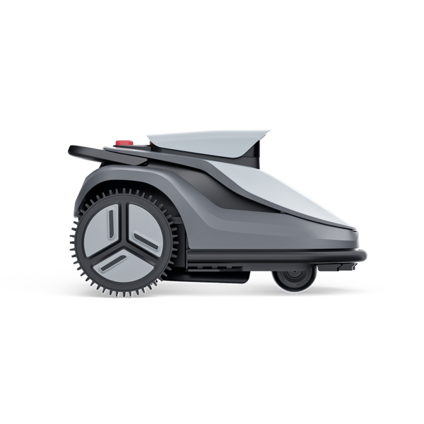 Grauer und schwarzer Mähroboter in der Seitenansicht mit profilierten Rädern und einer roten Stopptaste.