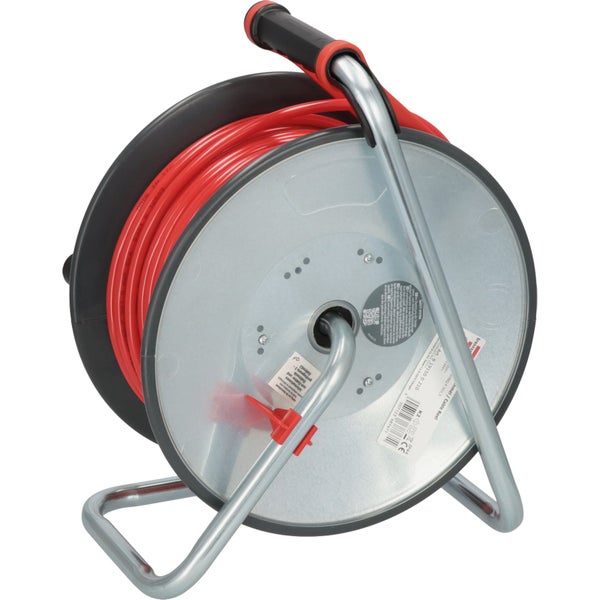 Kabeltrommel mit rotem Kabel und Metallgestell