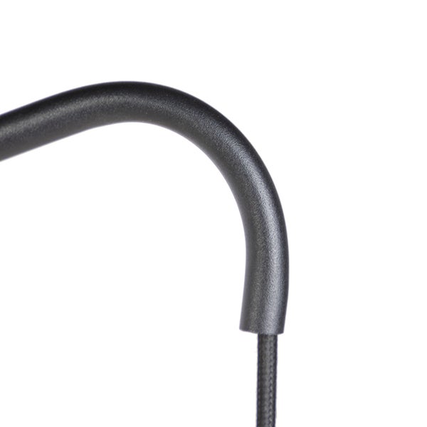 Detailaufnahme eines gebogenen, schwarzen Lampenarms