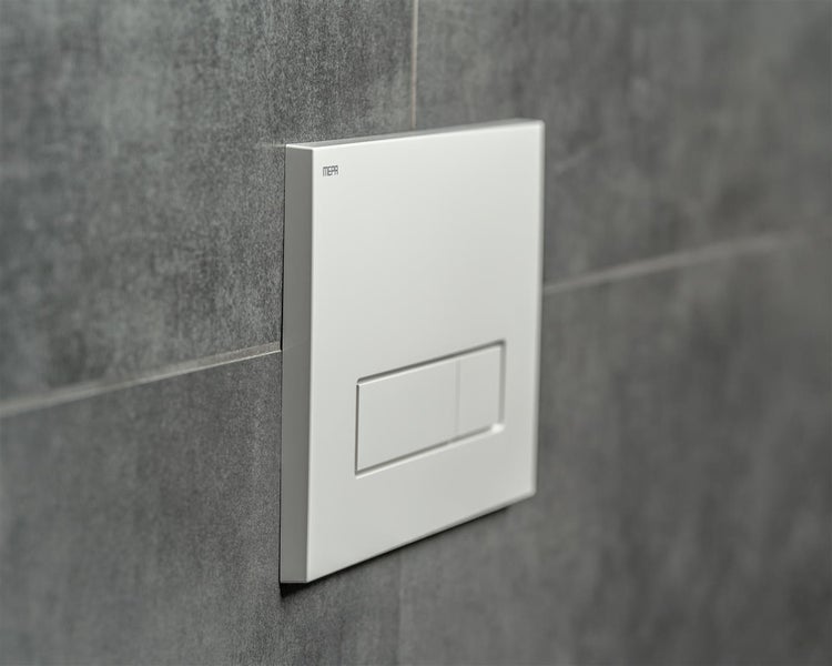 Quadratische Mepa WC Betaetigungsplatte mit zwei Tasten fuer Unterputzspuelkasten montiert auf Fliesenwand