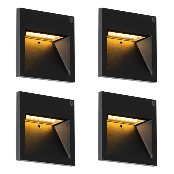 Set aus vier quadratischen LED Wandleuchten für den Außenbereich mit warmweißem Lichtschein