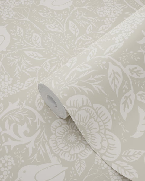 Vliestapete mit floralem Muster und Vogelmotiven