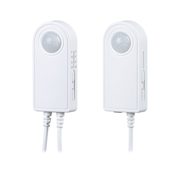 Zwei weiße Bewegungsmelder mit Infrarotsensor, einstellbarer Zeitsteuerung und Modus-Schaltern sowie Anschlusskabeln.