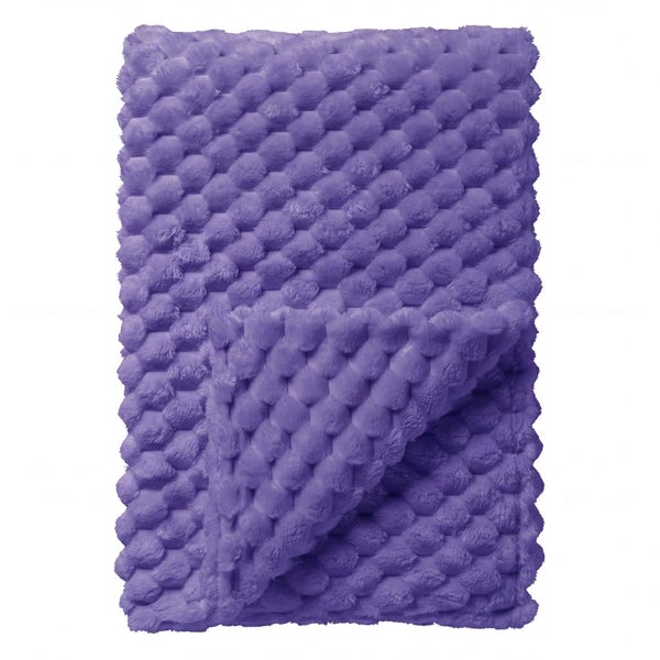 Violette Kuscheldecke mit Noppenmuster