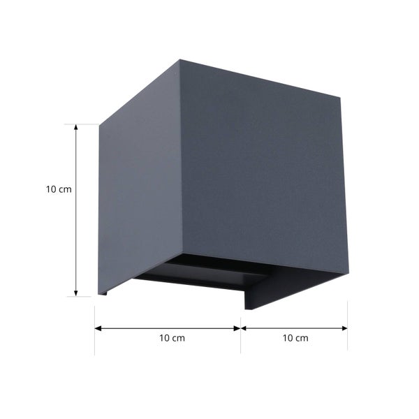 Dunkelgraue würfelförmige Wandleuchte mit den Maßen 10 Zentimeter mal 10 Zentimeter mal 10 Zentimeter.