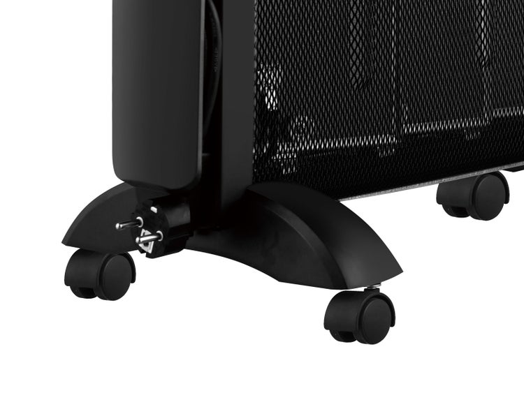 Detailansicht eines schwarzen Ölradiators mit Rollen