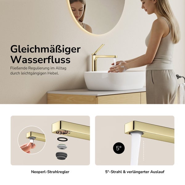 Moderne Waschtischarmatur in Goldoptik mit leichtgängigem Hebel, Neoperl Strahlregler und angewinkeltem 5 Grad Wasserstrahl für gleichmäßigen Fluss.