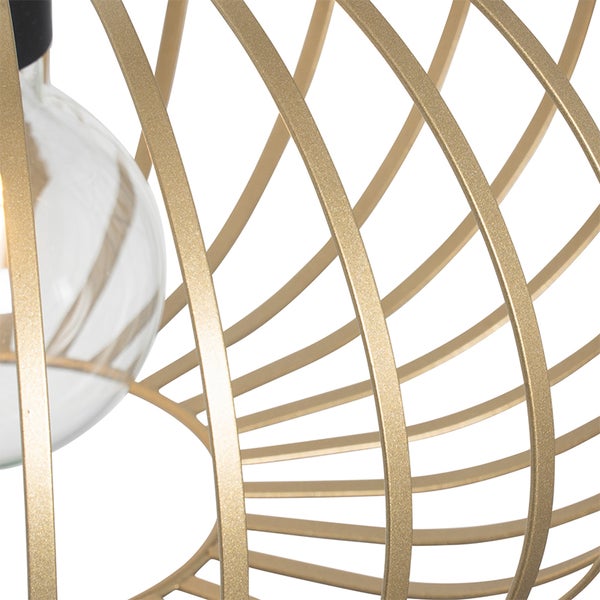 Detailaufnahme einer Pendelleuchte mit einem spiralförmigen Lampenschirm aus Metall und einer Glühbirne.