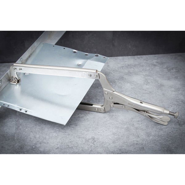 Blechbearbeitung mit Gripzange