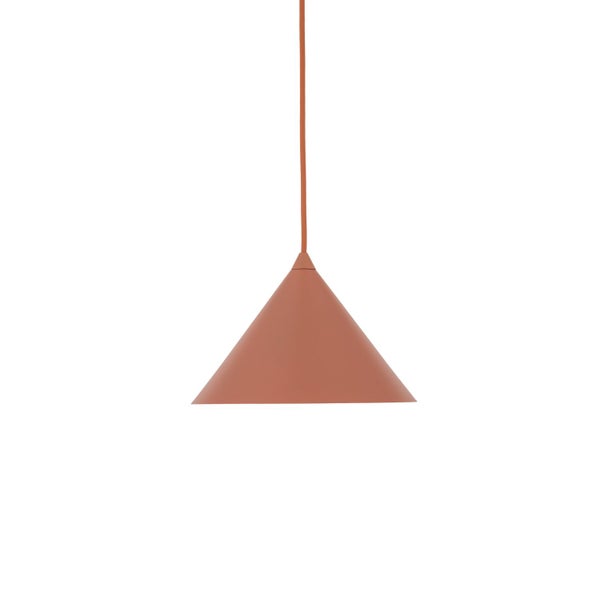 Moderne konische Pendelleuchte mit kegelförmigem Metallschirm und hängendem Textilkabel für die Deckenmontage.