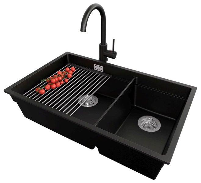 Spüle mit zwei Becken, Abtropfgitter und Armatur