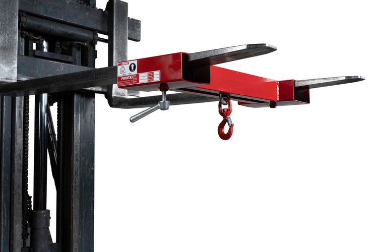 Gabelstapler mit Lasttraverse und Haken