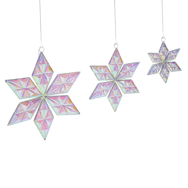 Drei hängende Glassterne als Dekoration