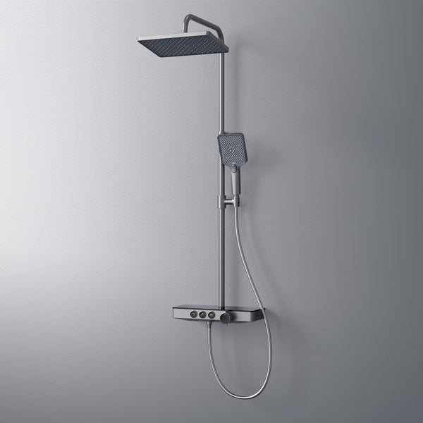 Duschsystem aus Metall mit quadratischer Regendusche, Handbrause und Thermostat-Armatur.